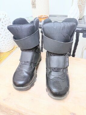 Men’s Size 12 Black Winter Snow Boots 3M Thinsulate 200g Waterproof Strap